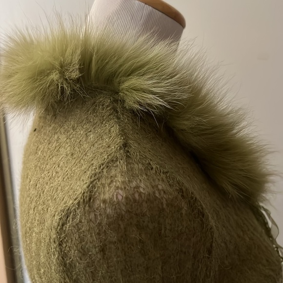 Green button cardigan sweater with fur collar. Small - Picture 4 of 10